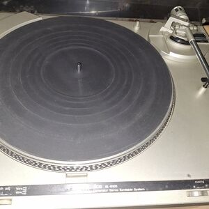 Technics Gray and Silver Vinyl Turntable